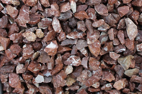 Kamenclub.ru: Мраморная крошка (щебень крошка розовый) фр. 40-70 мм.  купить в Оренбурге мрамр розовый, красный мраморный декоративный 11000 руб/т   фото КАМЕНЬ КЛУБ