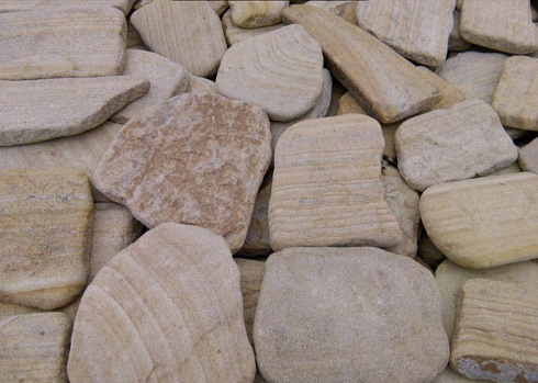 Kamenclub.ru: Песчаник пластушка галтованный желтый с рисунком (3 см)  купить в Оренбурге плитняк - пластушка желтый песчаник 21000 руб/м3   фото КАМЕНЬ КЛУБ