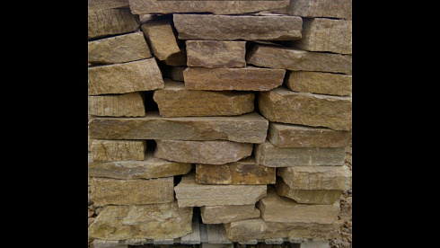 Kamenclub.ru: Песчаник пластушка желтый с рисунком (4-6 см)  купить в Оренбурге плитняк пластушка желтый с рисунком песчаник 9 000 руб/м3   фото КАМЕНЬ КЛУБ