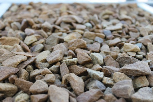 Kamenclub.ru: Щебень крошка желтый (песчаник) фр. 20-40 мм.  купить в Оренбурге песчаник бежевый рыжий каменная крошка песчаника 9500 руб/т   фото КАМЕНЬ КЛУБ