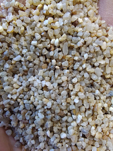 Кварцевый песок для водоподготовки фр. 1,6-3 мм.  купить в Оренбурге фото Камень Клуб