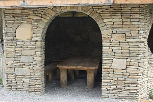 Kamenclub.ru: Песчаник для строительства и кладки блочный (фр 100-200 мм)  купить в Оренбурге песчаник бежевый серый рыжий валун мелкий для строительства песчаник 6500 руб/т   фото КАМЕНЬ КЛУБ