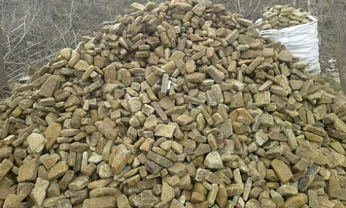 Kamenclub.ru: Песчаник для строительства и кладки блочный (фр 100-200 мм)  купить в Оренбурге песчаник бежевый серый рыжий валун мелкий для строительства песчаник 6500 руб/т   фото КАМЕНЬ КЛУБ