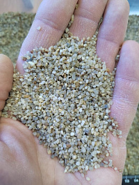 Кварцевый песок сухой фракцинированный фр. 1,6-4 мм.  купить в Оренбурге фото Камень Клуб