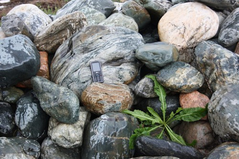 Kamenclub.ru: Ландшафтные валунчики фр.100-500 мм.  купить в Оренбурге крупный природный камень серый, темно-серый, светло-серый речной валун крупный 4800 руб/т   фото КАМЕНЬ КЛУБ