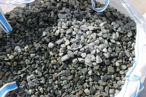 Kamenclub.ru: Щебень крошка зеленый (змеевик) фр. 20-40 мм.  купить в Оренбурге мрамор зеленый, салатовый ландшафтная мраморная крошка 8500 руб/т   фото КАМЕНЬ КЛУБ