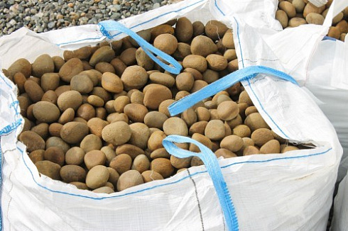 Kamenclub.ru: Песчаник ядра, фр. 100-300 мм  купить в Оренбурге песчаник бежевый серый рыжий речная галька 5 000 руб/т   фото КАМЕНЬ КЛУБ