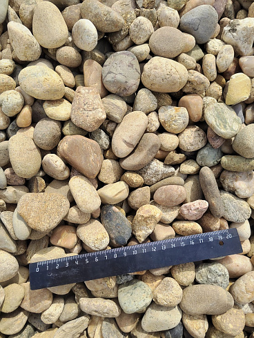 Kamenclub.ru: Галька речная окат рыжая фр. 20-40 мм. купить  в Оренбурге галька речная окатанная рыжая желтая серая округлая речная галька 5000 руб/т   фото КАМЕНЬ КЛУБ