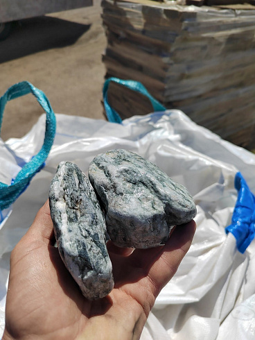 фото Галтованный жадеит (фр. 70-100 мм)  купить в Оренбурге в интернет-портале КАМЕНЬ КЛУБ