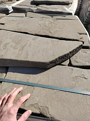 Kamenclub.ru: Песчаник пластушка галтованная серо-зеленая (3,0 см)  купить в Оренбурге песчаник серо-зеленый песчаник 18000 руб/м3   фото КАМЕНЬ КЛУБ