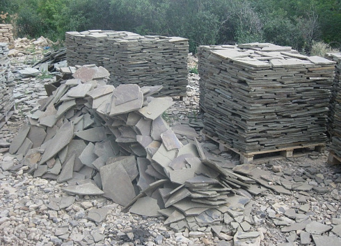 Kamenclub.ru: Песчаник пластушка серо-зеленый (1,5 см)  купить в Оренбурге плитняк - пластушка серо-зеленый, серый, зеленый пластушка рваная ландшафтная колотая 10200 руб/м3   фото КАМЕНЬ КЛУБ