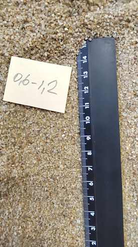 Кварцевый песок для площадок фр. 0,6-1,2 мм.  купить в Оренбурге фото Камень Клуб