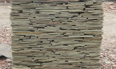 Kamenclub.ru: Песчаник пластушка серо-зеленый (4,0 см- 5,0 см)  купить в Оренбурге песчаник серо-зеленый, серый, зеленый песчаник рваный ландшафтный колотый 9000 руб/м3   фото КАМЕНЬ КЛУБ