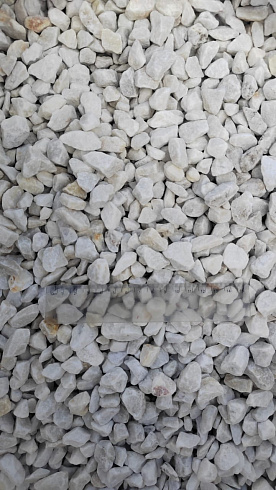 Kamenclub.ru: Мраморная крошка, щебень, цвет-белый, фр. 10-20 мм.  купить в Оренбурге мрамор белый, молочный айвори каменная ландшафтная декоративная крошка шебня 12000 руб/т   фото КАМЕНЬ КЛУБ