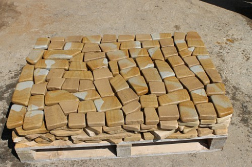 Kamenclub.ru: Песчаник брусчатка (Готика) art PSG-L-01  купить в Оренбурге    2300 руб/кв.м   фото КАМЕНЬ КЛУБ