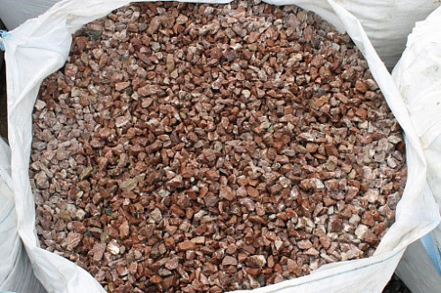 Kamenclub.ru: Мраморная крошка (щебень крошка розовый) фр. 20-40 мм.  купить в Оренбурге мрамор розовый, красный мраморная крошка декоративная 11000 руб/т   фото КАМЕНЬ КЛУБ