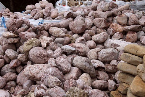 Kamenclub.ru: Розовый валунчик фр.100-300 мм.  купить в Оренбурге крупный природный камень розовый, серый молочный красный речной галечник природный 7850 руб/т   фото КАМЕНЬ КЛУБ