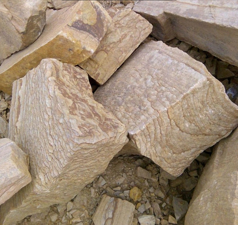 Kamenclub.ru: Песчаник пластушка желтый с рисунком (7-15 см)  купить в Оренбурге плитняк - пластушка - бут желтый песчаник 10200 руб/м3   фото КАМЕНЬ КЛУБ