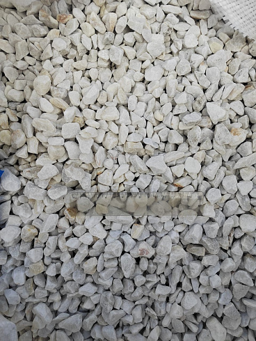 Kamenclub.ru: Мраморная крошка, щебень, цвет-белый, фр. 10-20 мм.  купить в Оренбурге мрамор белый, молочный айвори каменная ландшафтная декоративная крошка шебня 12000 руб/т   фото КАМЕНЬ КЛУБ