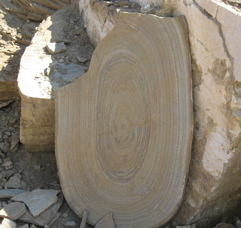 Kamenclub.ru: Форматный камень (плаха) пошаговая дорожка от 70-150 см (4 -12 см)  купить в Оренбурге плитняк  форматный плаха желтый песчаник 9 000 руб/т   фото КАМЕНЬ КЛУБ