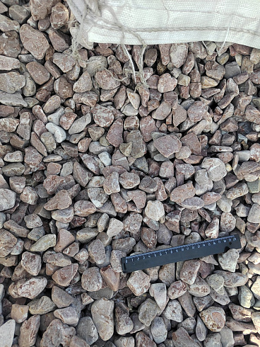 Kamenclub.ru: Мраморная крошка (щебень галтованный розовый) фр.20-40 мм.  купить в Оренбурге мрамор розовый, красный оголтованный округлый щебень  15000 руб/т   фото КАМЕНЬ КЛУБ