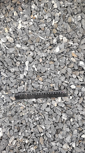 Kamenclub.ru: Щебень галтованный черный (мрамор) фр.10-20 мм.  купить в Оренбурге мрамор черный с белыми прожилками, черный, белый окатанный округлый ландшафтный декоративный щебень 15000 руб/т   фото КАМЕНЬ КЛУБ