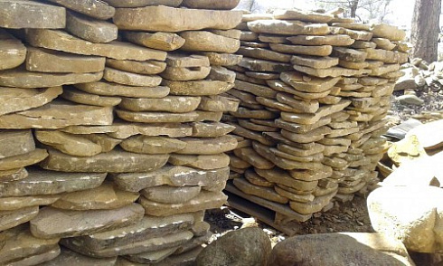 Kamenclub.ru: Песчаник колотый для облицовки (фр. 2-3 см)  купить в Оренбурге песчаник бежевый серый рыжий песчаник строительный 5000 руб/т   фото КАМЕНЬ КЛУБ