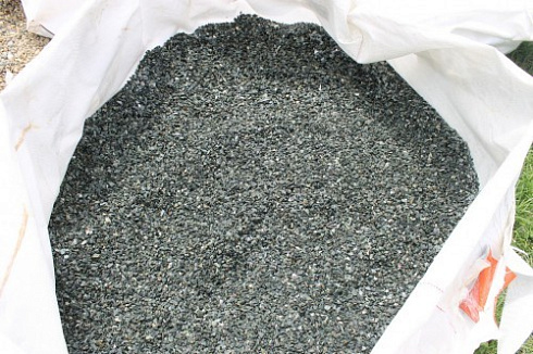 Kamenclub.ru: Щебень крошка зеленый (змеевик) фр. 5-10 мм  купить в Оренбурге змеевик зеленый, салатовый ландшафтный декоративный щебень крошка 7 200 руб/т   фото КАМЕНЬ КЛУБ