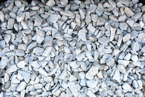 Kamenclub.ru: Мраморная крошка, щебень, цвет-белый, фр. 3-5 мм.  купить в Оренбурге мрамор белый молочный бежевый мрамор колотый 11500 руб/т   фото КАМЕНЬ КЛУБ