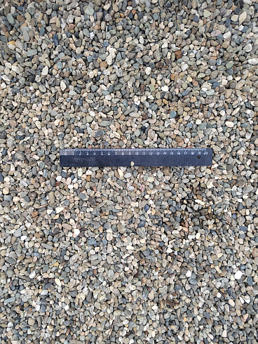 Kamenclub.ru: Галька речная окат (серая) фр.5-10 мм купить  в Оренбурге галька речная серая, серый, темно-серый, светло-серый, коричневый речная окатанная галька декоративная ландшатфная 5000 руб/т   фото КАМЕНЬ КЛУБ