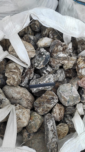 Kamenclub.ru: Кварцевый валунчик фр.100-300 мм.  купить в Оренбурге кварц белый, бежевый молочный рыжий крупный природный камень галечник 7850 руб/т   фото КАМЕНЬ КЛУБ