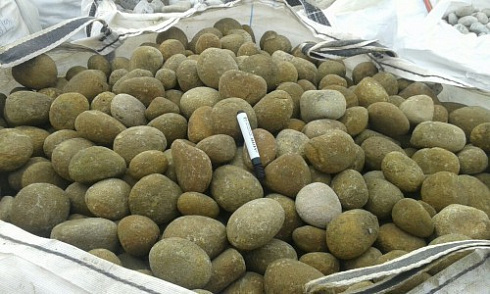 Kamenclub.ru: Песчаник ядра, фр. 100-300 мм  купить в Оренбурге песчаник бежевый серый рыжий речная галька 5 000 руб/т   фото КАМЕНЬ КЛУБ