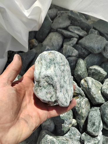 фото Галтованный жадеит (фр. 70-100 мм)  купить в Оренбурге в интернет-портале КАМЕНЬ КЛУБ