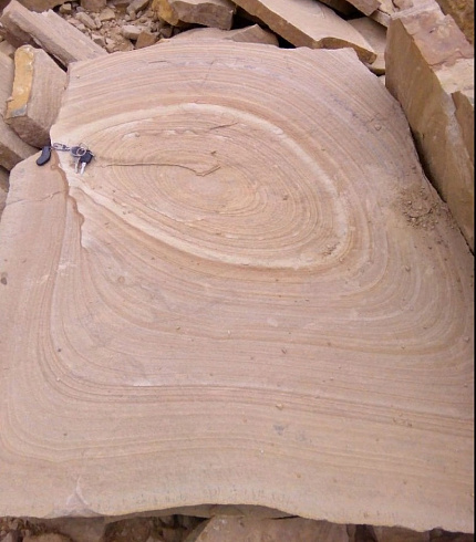 Kamenclub.ru: Форматный камень (плаха) пошаговая дорожка от 70-150 см (4 -12 см)  купить в Оренбурге плитняк  форматный плаха желтый песчаник 9 000 руб/т   фото КАМЕНЬ КЛУБ