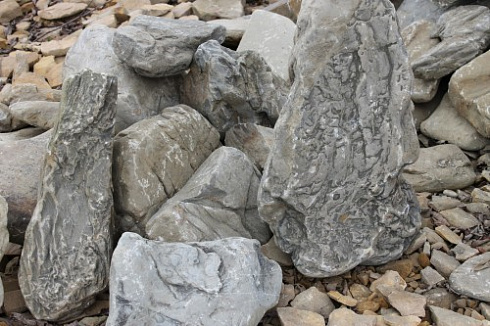 Kamenclub.ru: Песчаник декоративный ландшафтный (фр. 300-500 мм)  купить в Оренбурге песчаник желтый рыжий серый зеленый валун речной окатанный природный песчаника 4 500 руб/т   фото КАМЕНЬ КЛУБ