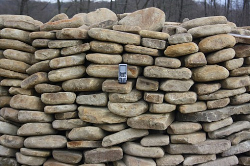 Kamenclub.ru: Песчаник для мощения дорожек, площадок, парковок ( фр 5-10 см)  купить в Оренбурге песчаник  серый желтый коричневый рыжий песчаник оголтованный окатанный 6500 руб/т   фото КАМЕНЬ КЛУБ