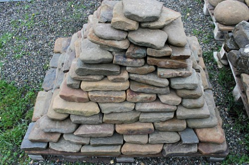 Kamenclub.ru: Песчаник галтованный для облицовки (фр. 2-5 см)  купить в Оренбурге песчник рыжий желтый серый песчаник окатанный речной 6 000 руб/т   фото КАМЕНЬ КЛУБ