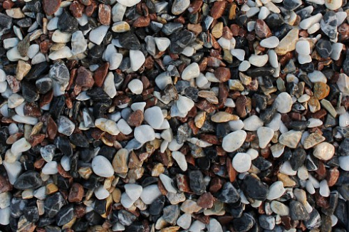 Kamenclub.ru: Мраморная крошка (щебень галтованный микс:: серый-зеленый-розовый) фр.10-20 мм.  купить в Оренбурге мрамор серый, зеленый, розовый щебень окатанный округлый декоративный ландшафтный 15500 руб/т   фото КАМЕНЬ КЛУБ