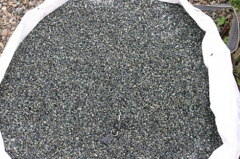 Kamenclub.ru: Щебень крошка зеленый (змеевик) фр. 5-10 мм  купить в Оренбурге змеевик зеленый, салатовый ландшафтный декоративный щебень крошка 7 200 руб/т   фото КАМЕНЬ КЛУБ