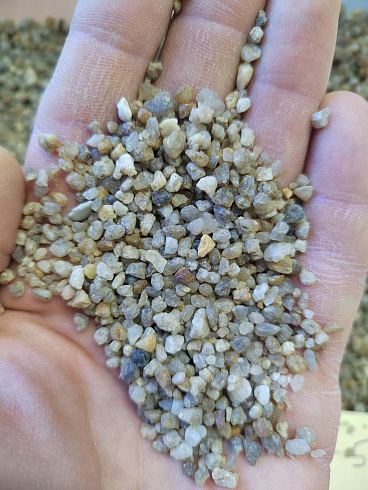 Кварцевый песок для площадок фр. 2-5 мм.  купить в Оренбурге фото Камень Клуб