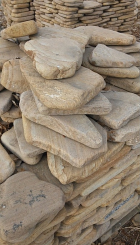 Kamenclub.ru: Песчаник пластушка галтованный желтый с рисунком (3 см)  купить в Оренбурге плитняк - пластушка желтый песчаник 21000 руб/м3   фото КАМЕНЬ КЛУБ