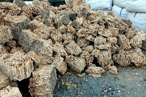 Kamenclub.ru: Крымский природный меотис фр. 100-500 мм.  купить в Оренбурге меотис бежевый рыжий молочный желтый ракушечник 4 500 руб/т   фото КАМЕНЬ КЛУБ