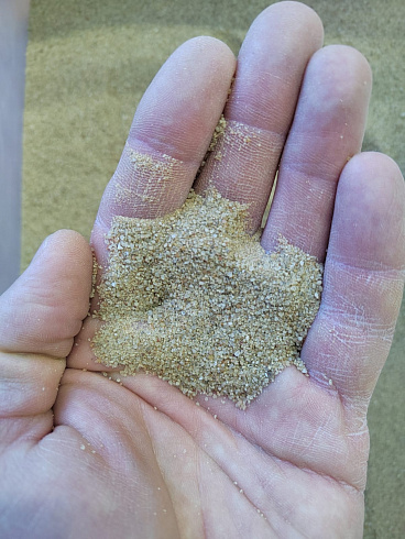 Кварцевый песок для площадок фр. 0,16-0,63 мм.  купить в Оренбурге фото Камень Клуб