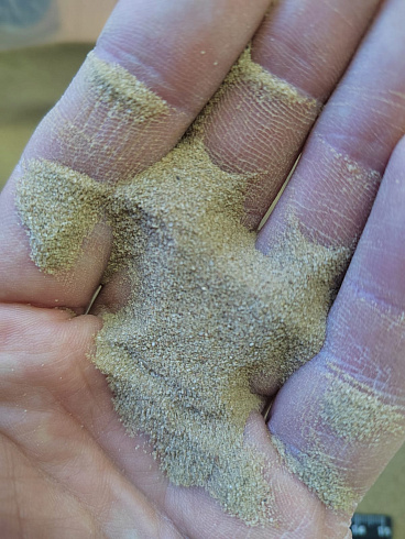 Кварцевый песок для площадок фр. 0,1-0,5 мм.  купить в Оренбурге фото Камень Клуб