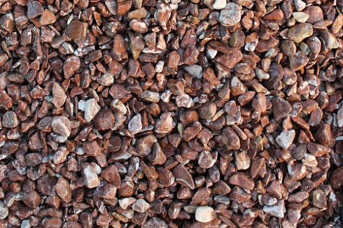 Kamenclub.ru: Мраморная крошка (щебень галтованный розовый) фр.5-10 мм.  купить в Оренбурге мрамор розовый, красный окатанный мраморный щебень декоративный ландшатфный 15000 руб/т   фото КАМЕНЬ КЛУБ