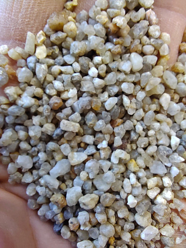 Кварцевый песок для площадок фр. 2-5 мм.  купить в Оренбурге фото Камень Клуб