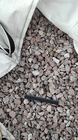 Kamenclub.ru: Мраморная крошка (щебень галтованный розовый) фр.20-40 мм.  купить в Оренбурге мрамор розовый, красный оголтованный округлый щебень  15000 руб/т   фото КАМЕНЬ КЛУБ