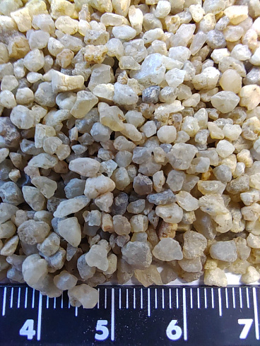 Кварцевый песок для водоподготовки фр. 1,6-3 мм.  купить в Оренбурге фото Камень Клуб