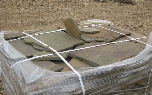 Kamenclub.ru: Песчаник пластушка серо-зеленый (3,0 см)  купить в Оренбурге песчаник серо-зеленый, серый, зеленый песчаник пластушка колотый рваный ландшафтный 10200 руб/м3   фото КАМЕНЬ КЛУБ