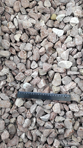 Kamenclub.ru: Мраморная крошка (щебень галтованный розовый) фр.20-40 мм.  купить в Оренбурге мрамор розовый, красный оголтованный округлый щебень  15000 руб/т   фото КАМЕНЬ КЛУБ